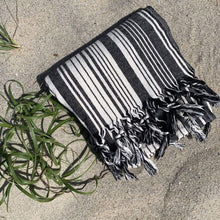Cargar imagen en el visor de la galería, Nomad Striped Towel - Jao Brand