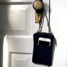 Cargar imagen en el visor de la galería, Crossbody Ziptop Wallet - Jao Brand
