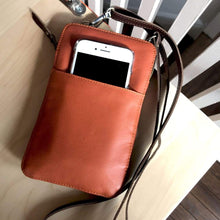 Cargar imagen en el visor de la galería, Crossbody Ziptop Wallet - Jao Brand
