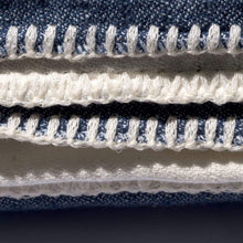 Cargar imagen en el visor de la galería, Farmer Stitch Blanket - Jao Brand
