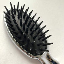 Cargar imagen en el visor de la galería, Metalli Pneumatic Hairbrush - Jao Brand
