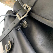 Cargar imagen en el visor de la galería, Thirty Year Old Backpack - Jao Brand
