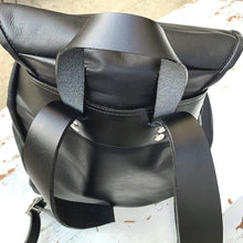 Cargar imagen en el visor de la galería, Thirty Year Old Backpack - Jao Brand
