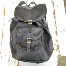 Cargar imagen en el visor de la galería, Thirty Year Old Backpack - Jao Brand
